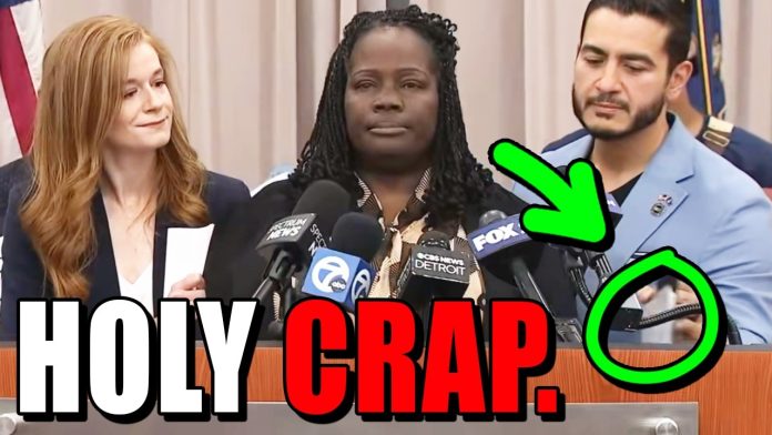 Something weird is happening with Abdul El-Sayed....